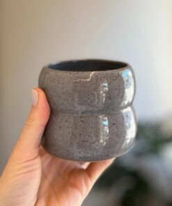 Copo de cerâmica cinza Onda Dupla Esmo Design Autoral