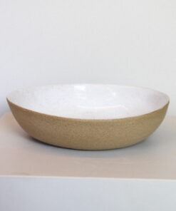 Prato Leve em ceramica cru e branco Esmo