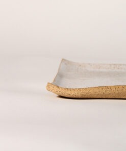 Prato Retangular em Cerâmica branco Esmo - close up direita