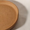 Prato Servir Orgânico de cerâmica Esmo cru, close-up lateral