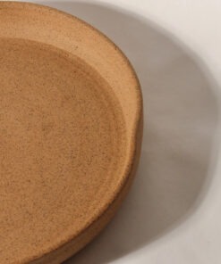 Prato Servir Orgânico de cerâmica Esmo cru, close-up lateral